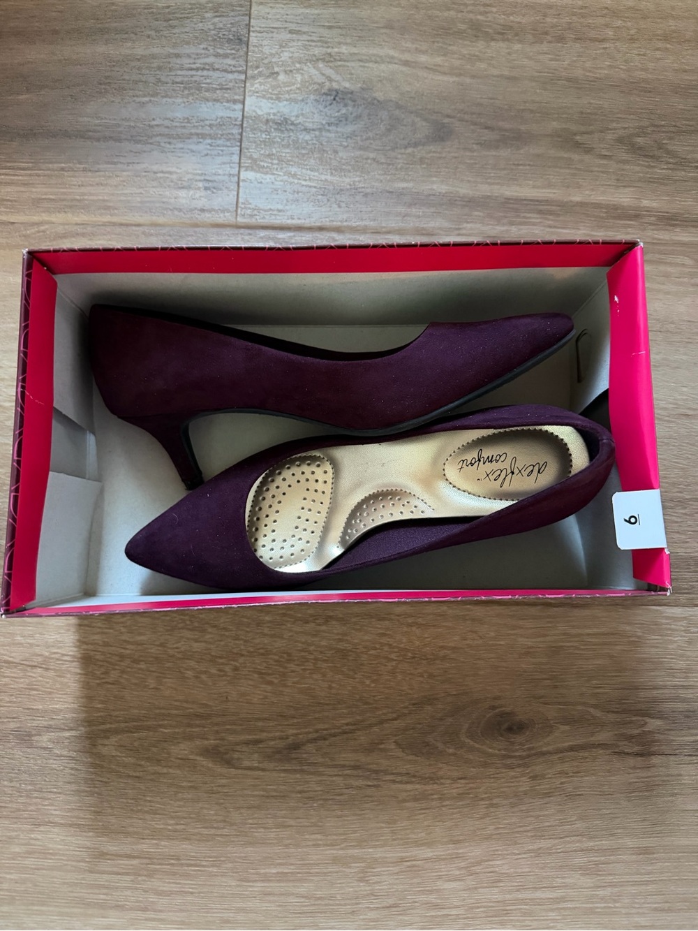 dexflex comfort Women's Pointed Toe Kitten Heel Pumps - Wine